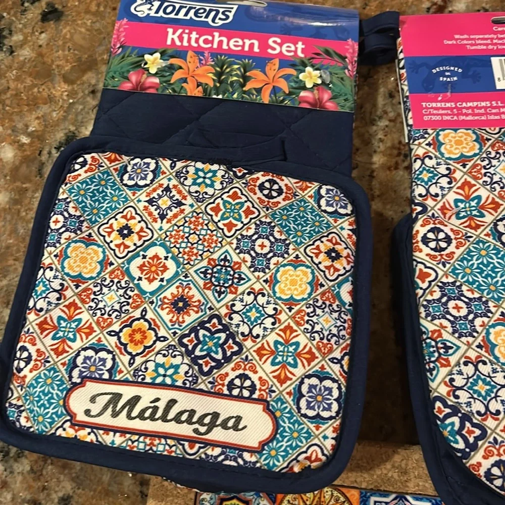 NEW Kitchen set - Picture 2 of 3